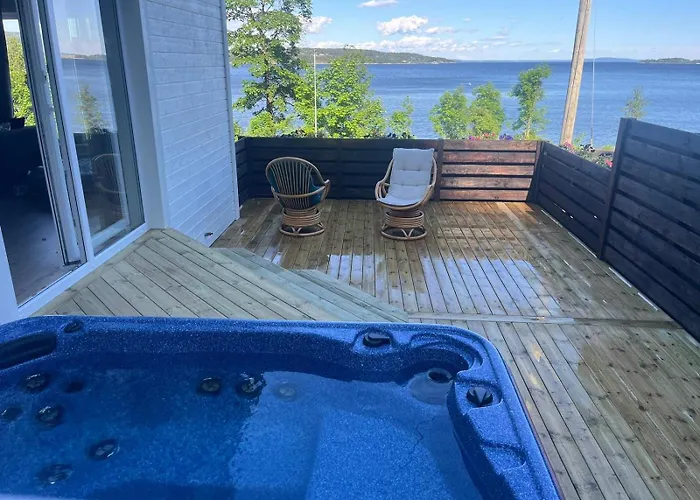 Sea View Sauna And Hot Tube *