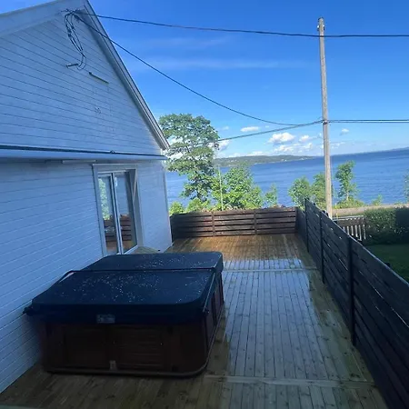 Sea View Sauna And Hot Tube